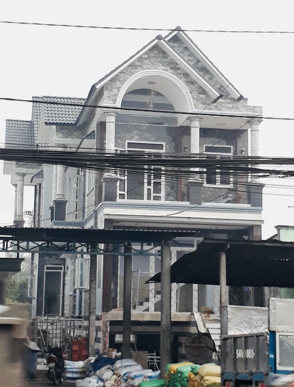 NHÀ PHỐ NHÔM MAXPRO ĐANG HOÀN THIỆN