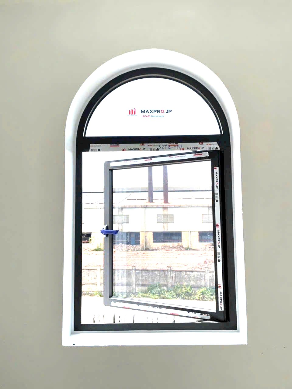 CỬA SỔ UỐN VÒM 1 CÁNH MỞ NHÔM MAXPRO