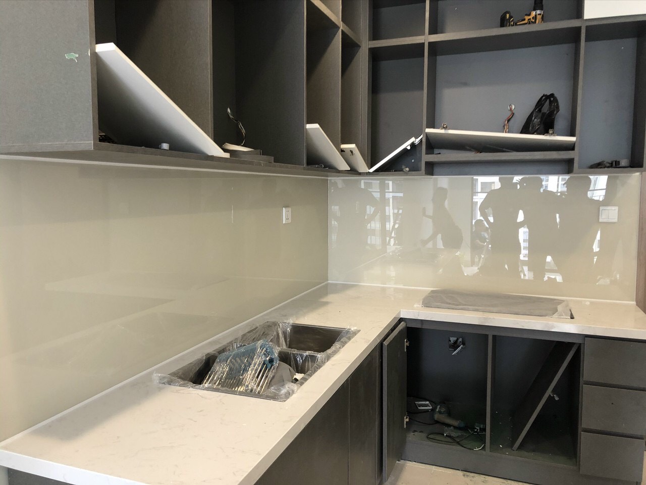 KÍNH ỐP BẾP MẶT BÓNG