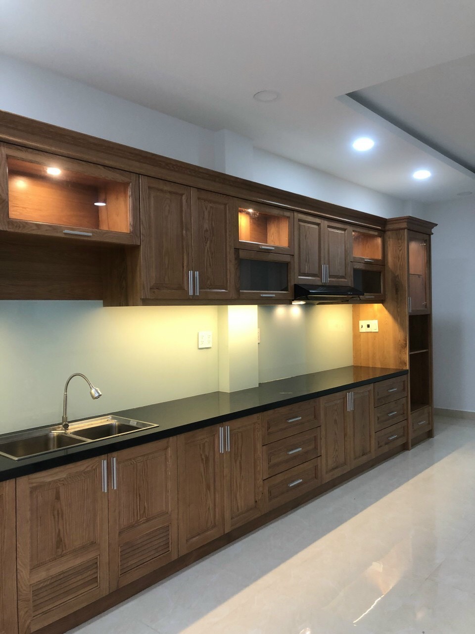 KÍNH BẾP CÓ ĐÈN CHIẾU SÁNG