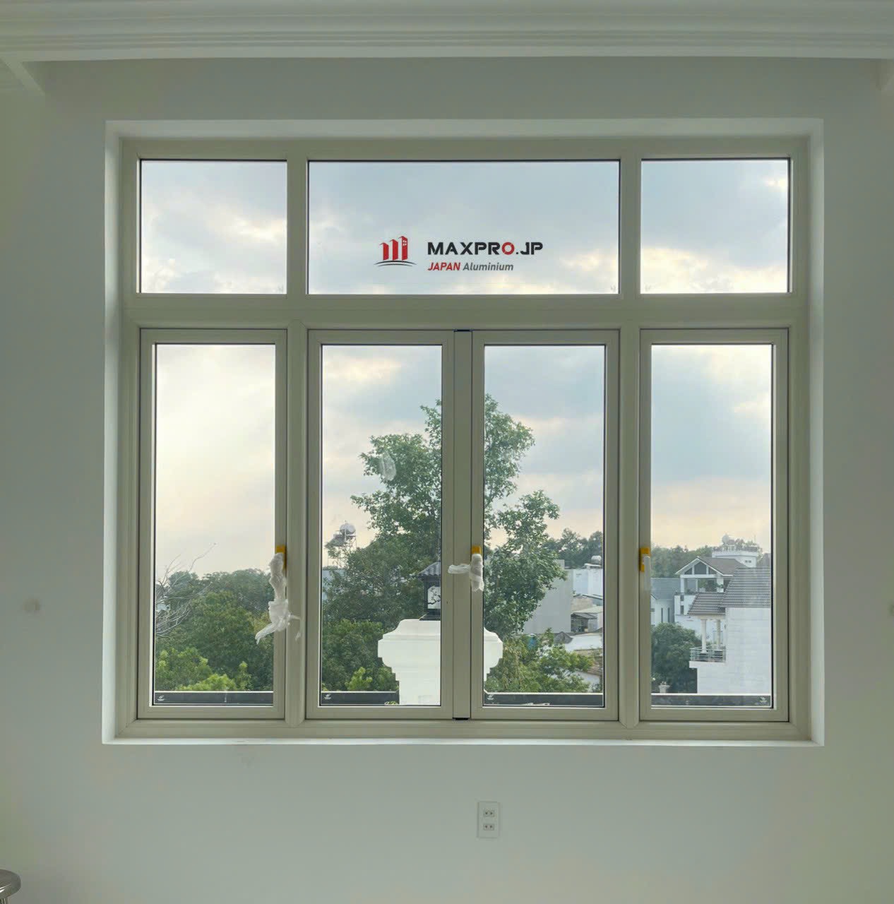 CỬA SỔ MỞ TRƯỢT 4 CÁNH NHÔM MAXPRO MÀU TRẮNG